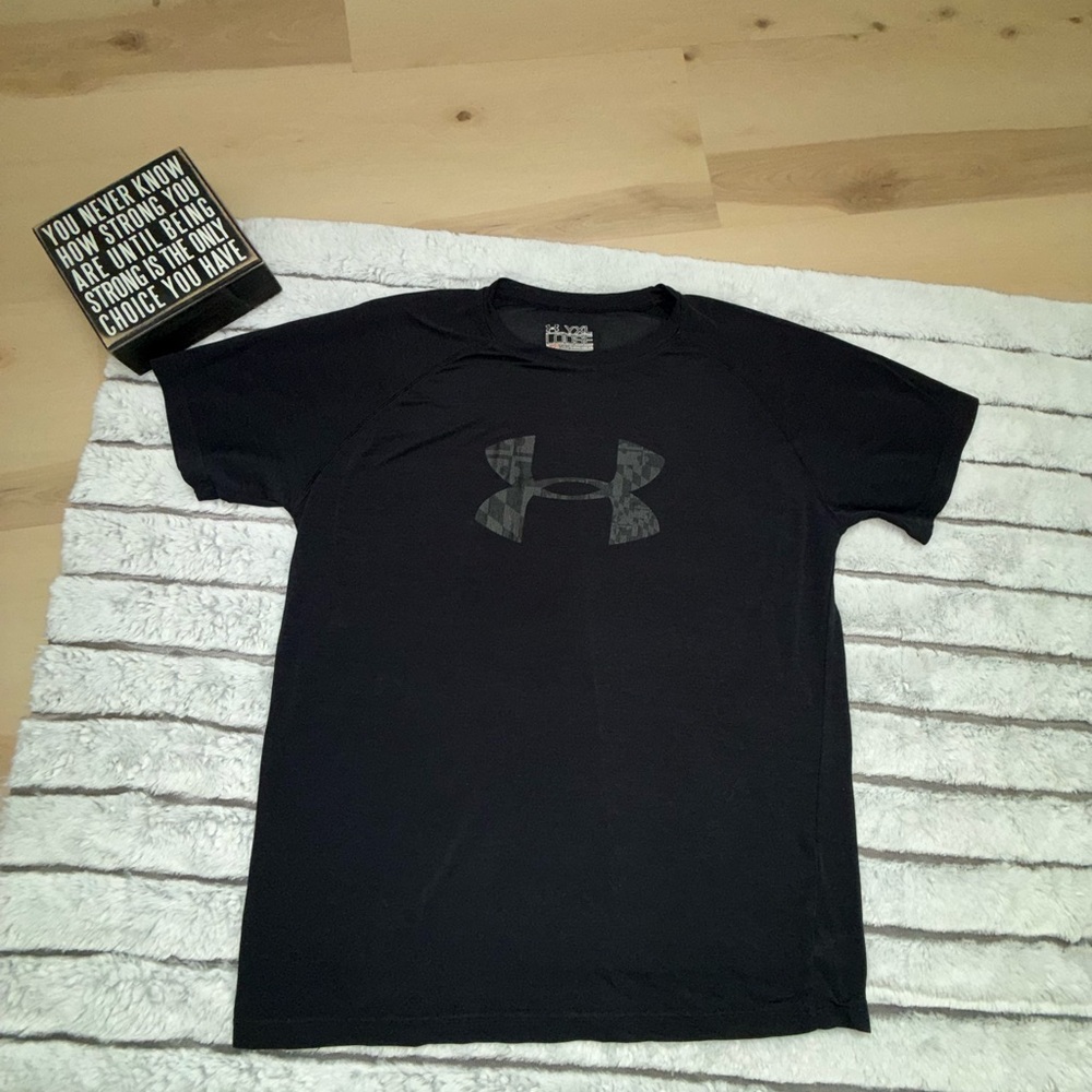 Under Armour Men's Charcoal Tee
